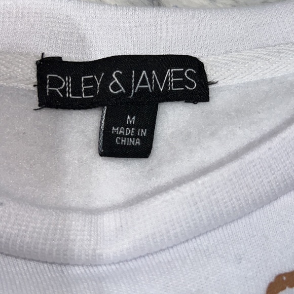 white cropped hoodie it is a medium brand is riley&james - Picture 4 of 4